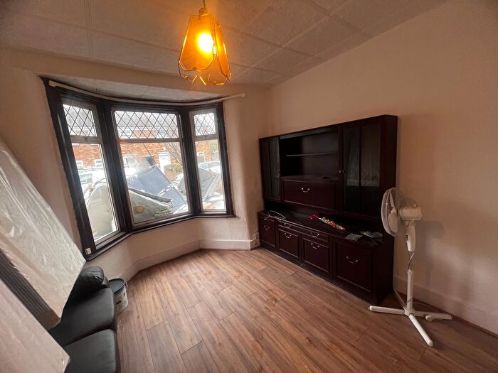 2 Bedroom Flat To Rent In Roberts Road, Walthamstow, E17