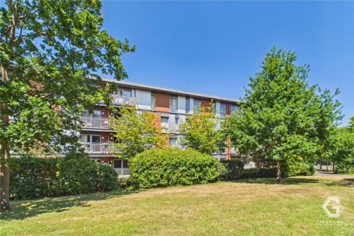 2 Bedroom Apartment For Sale In Commonwealth Drive, Three Bridges, Crawley, West Sussex, RH10