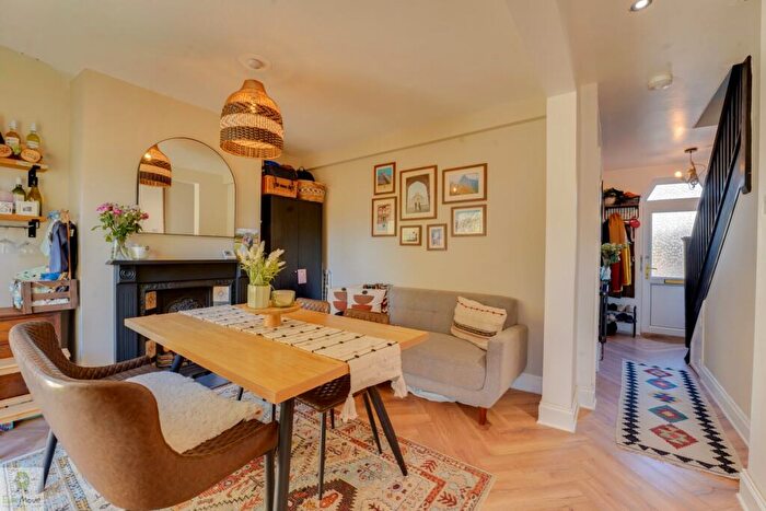 3 Bedroom Semi Detached House For Sale In Tixall Road, Stafford, Staffordshire, ST16