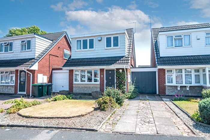 3 Bedroom Detached House For Sale In Galton Close, Tipton, DY4