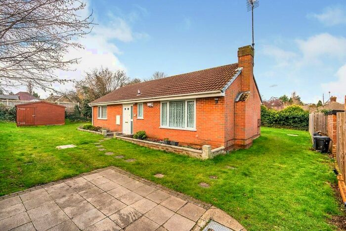 3 Bedroom Bungalow To Rent In Broadview Avenue, Rainham, Gillingham, Kent, ME8