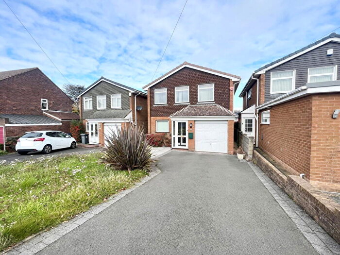 4 Bedroom Detached House For Sale In Darbys Hill Road, Tividale, Oldbury, B69