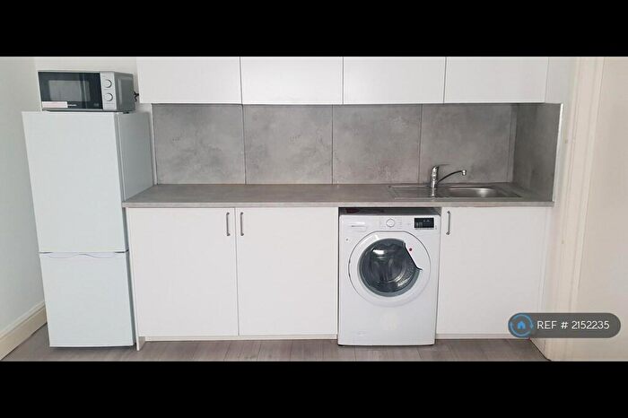 1 Bedroom Flat To Rent In Albert Road, Ilford, IG1