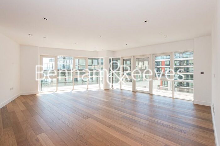 2 Bedroom Flat To Rent In Longfield Avenue, Ealing, W5