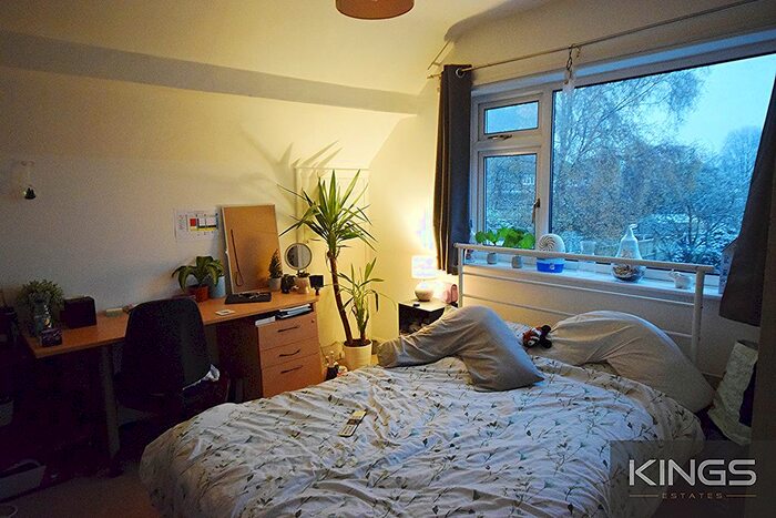 4 Bedroom Semi-Detached House To Rent In Saffron Platt, Guildford, GU2