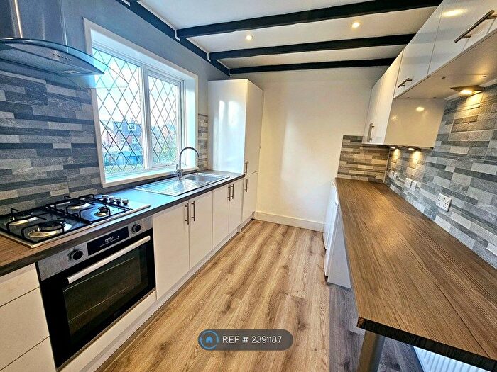 2 Bedroom End Of Terrace House To Rent In Miles Hill Terrace, Leeds, LS7