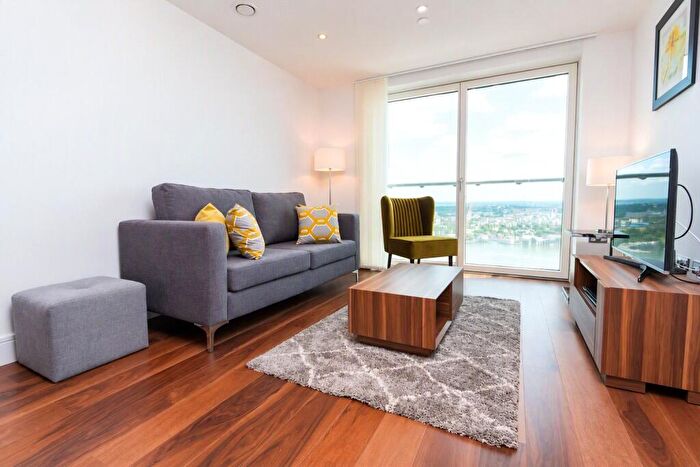 1 Bedroom Flat To Rent In Lincoln Plaza, Canary Wharf, London, E14