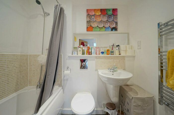 1 Bedroom Apartment To Rent In Bouverie Court, Leeds, West Yorkshire, LS9