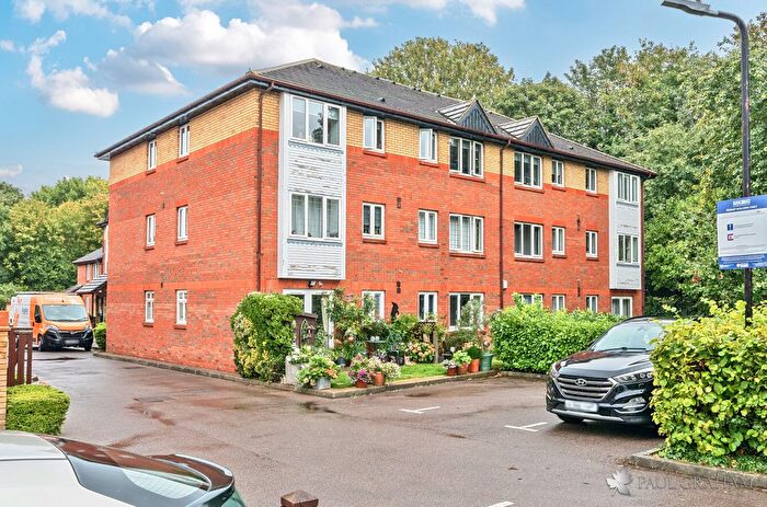 2 Bedroom Flat For Sale In Dover Gardens, Carshalton, SM5