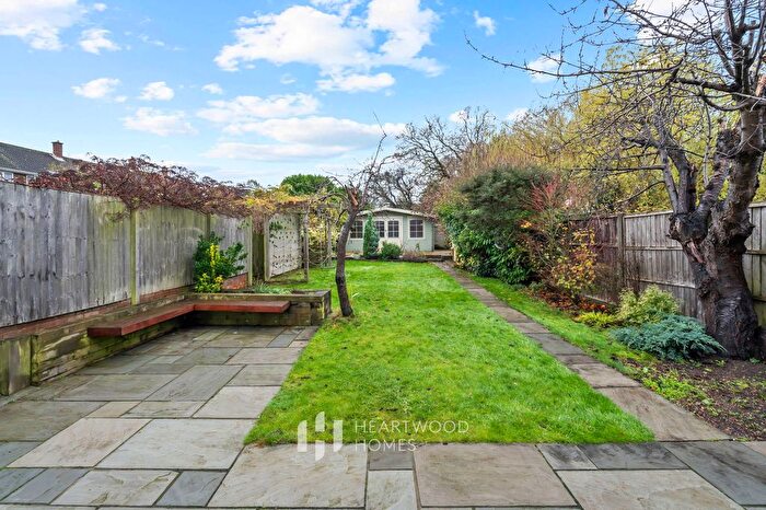 4 Bedroom Semi-Detached House For Sale In Slimmons Drive, St. Albans, AL4