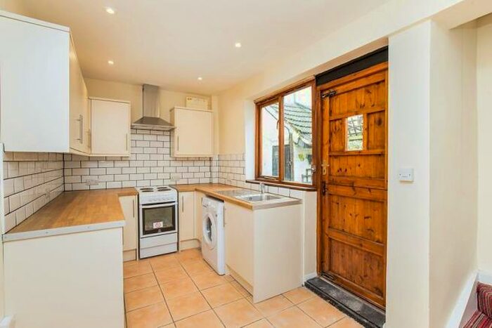 2 Bedroom Cottage To Rent In Bognor Regis, PO21