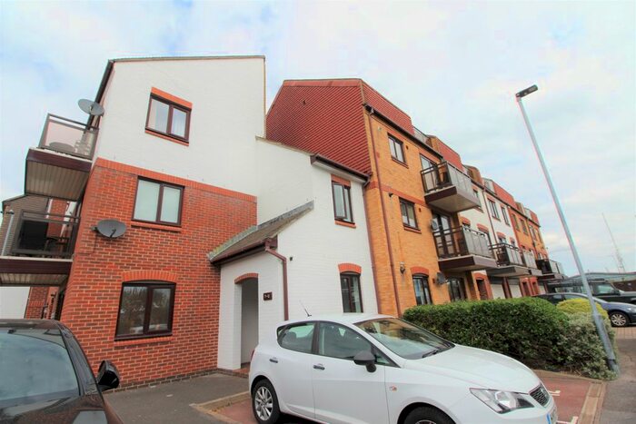 2 Bedroom Flat To Rent In Horse Sands Close, Southsea, PO4