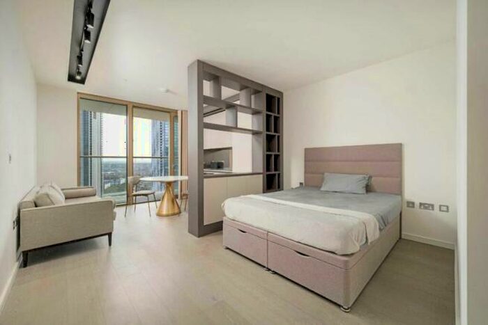 Flat To Rent In Park Drive, South Quay, E14