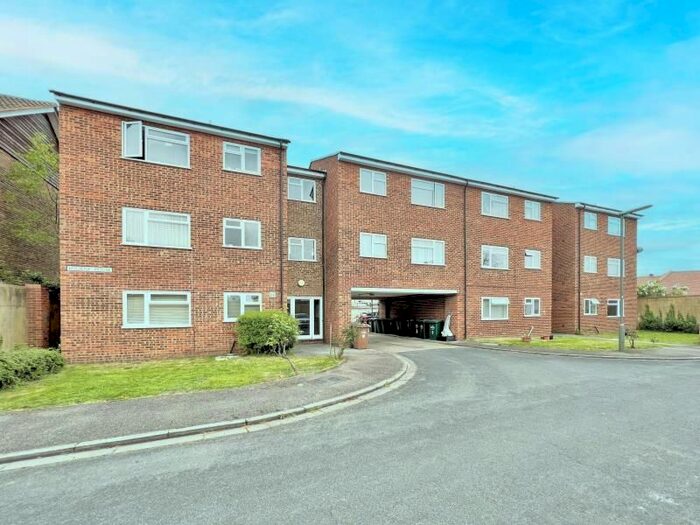 1 Bedroom Flat To Rent In Percy Avenue, Ashford, TW15