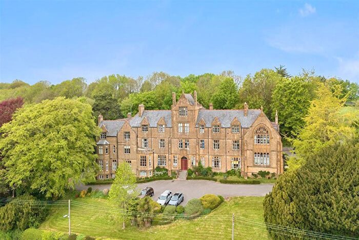 2 Bedroom Flat For Sale In Mount Pleasant, Crewkerne, TA18
