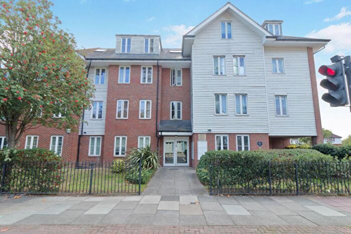 2 Bedroom Flat For Sale In Well Hall Road, London, SE9