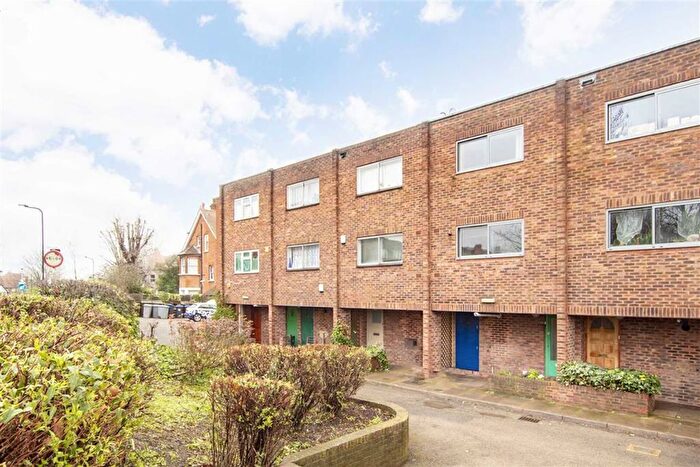 Studio To Rent In Lydford Road, Willesden Green, NW2