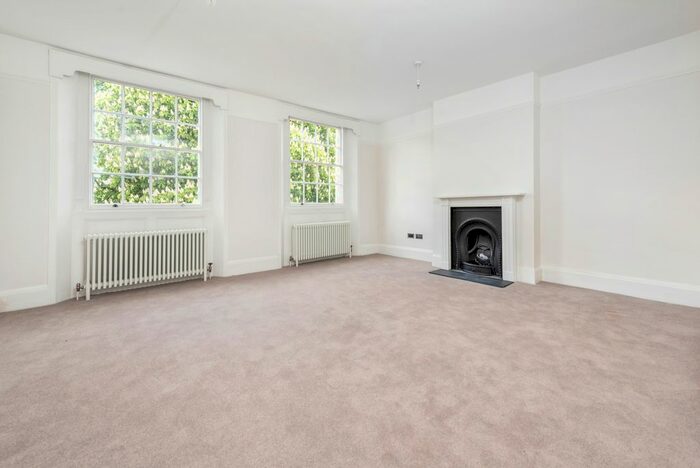 2 Bedroom Flat To Rent In Canonbury Square, Islington, London, N1