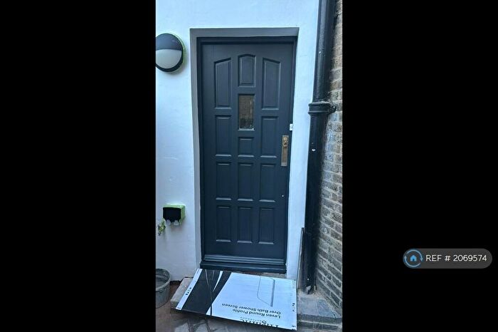 2 Bedroom Flat To Rent In Linden Grove, London, SE26