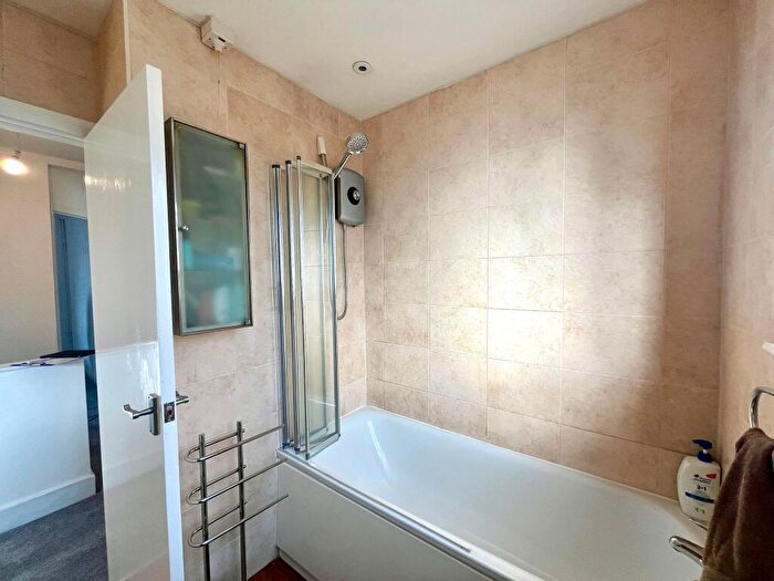 2 Bedroom Maisonette To Rent In Stoneleigh Park Road, Worcester Park, London, KT19