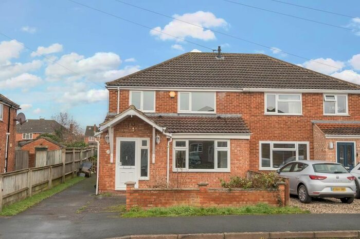 3 Bedroom Semi-Detached House To Rent In Kidlington, Oxfordshire, OX5