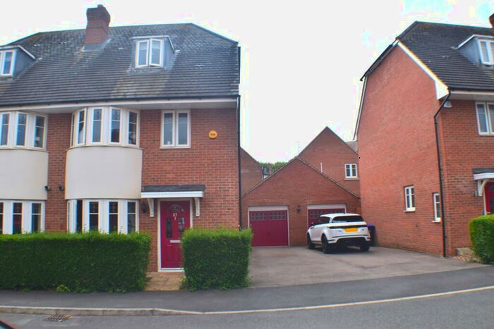 4 Bedroom Semi-Detached House To Rent In Fitzgerald Road, Little Billing, Northampton, NN3