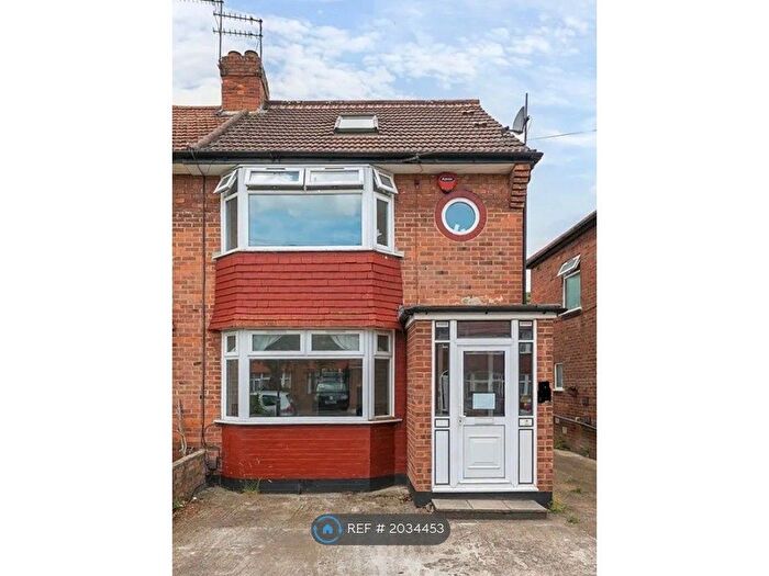 4 Bedroom Semi-Detached House To Rent In Orchard Grove, Edgware, HA8