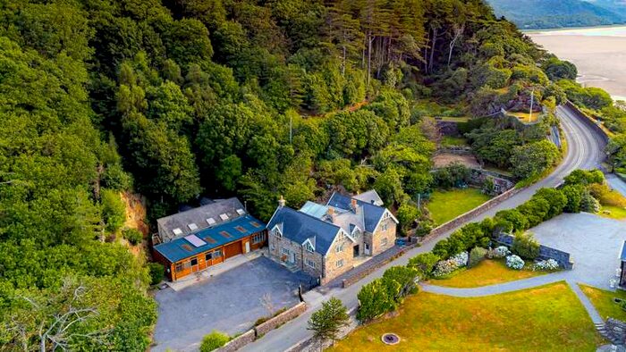 6 Bedroom Equestrian Facility Character Property For Sale In Barmouth, Gwynedd, LL42