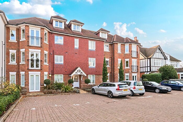 2 Bedroom Flat To Rent In Oakwood Grange, Oatlands Chase, Weybridge, KT13