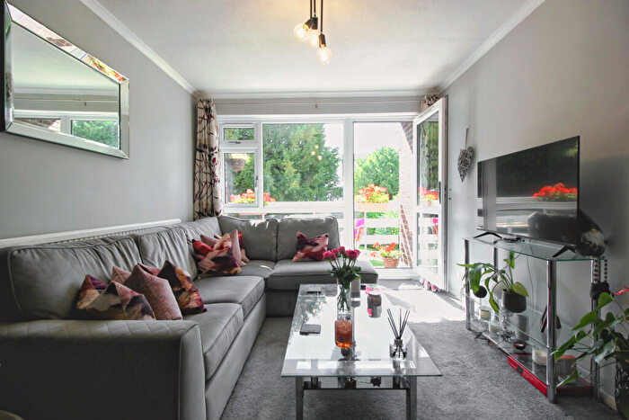 1 Bedroom Apartment To Rent In Warwick Road, RH1