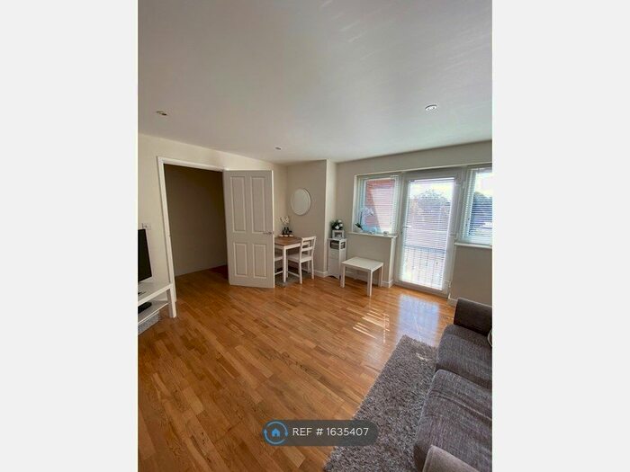 1 Bedroom Flat To Rent In Bath Road, Taplow, SL6