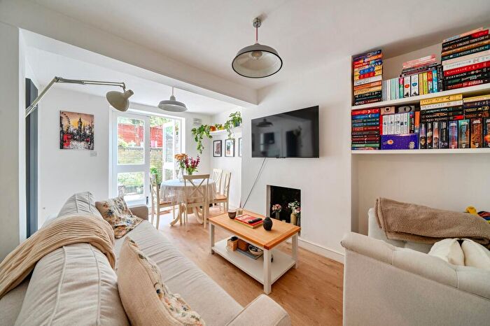 1 Bedroom Flat For Sale In Medina Road, London, N7