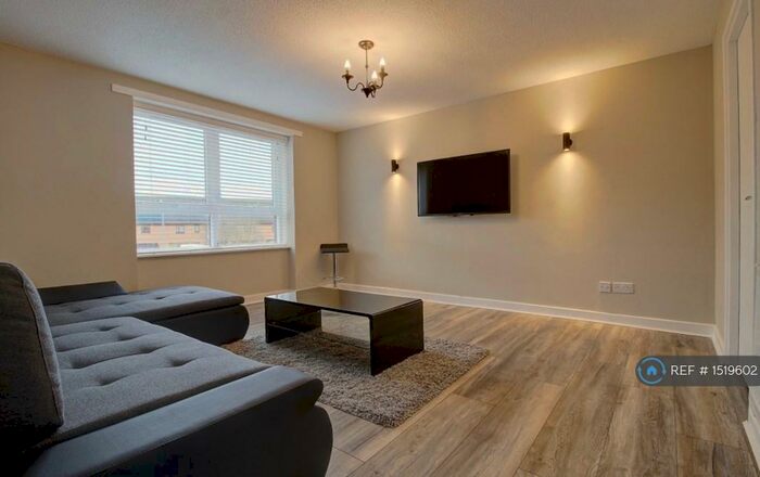 2 Bedroom Flat To Rent In Laighpark View, Paisley, PA3