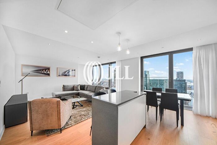 2 Bedroom Flat To Rent In Landmark Pinnacle, Marsh Wall, E14