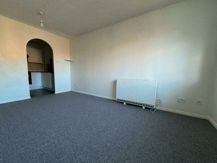 1 Bedroom Flat To Rent In Keats Close, Scotland Green Road, Enfield, EN3