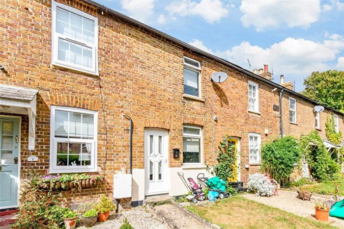 2 Bedroom Terraced House For Sale In High Street, Farningham, Kent, DA4