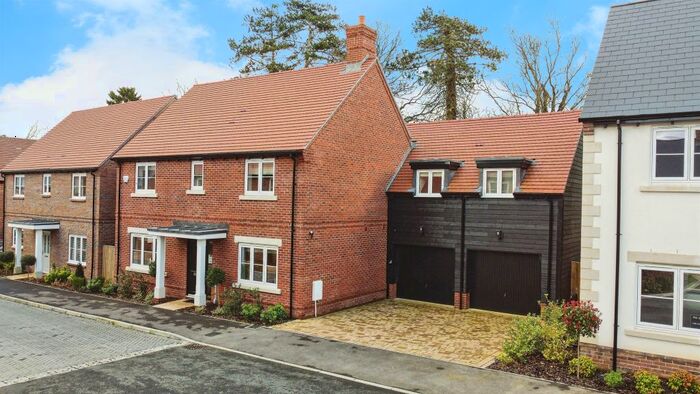 5 Bedroom Detached House For Sale In Darnell Place, Woodcote, Reading, RG8