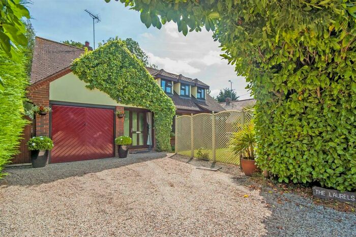 4 Bedroom Chalet To Rent In Peverel Avenue, Hatfield Peverel, Chelmsford, CM3