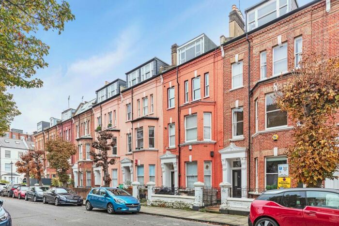 Flat To Rent In Hamilton Gardens, London, NW8