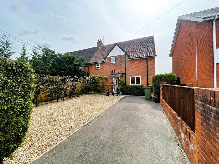 3 Bedroom Semi-Detached House To Rent In Oakmount Road, Chandlers Ford, SO53