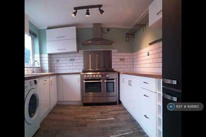 3 Bedroom Semi-Detached House To Rent In Roundham Close, Kidlington, OX5