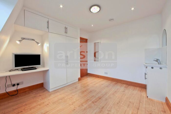 1 Bedroom Flat To Rent In Hornsey Road, Archway, N19