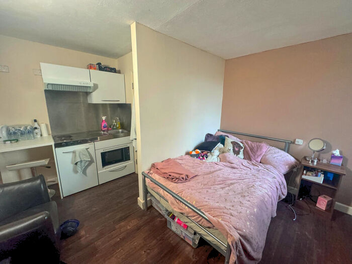 Studio For Sale In St. Anns Lodge, St. Anns Lane, Leeds, LS4