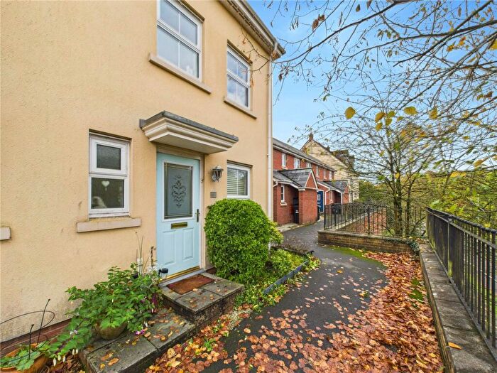 3 Bedroom Semi Detached House For Sale In Oakfields, Tiverton, EX16