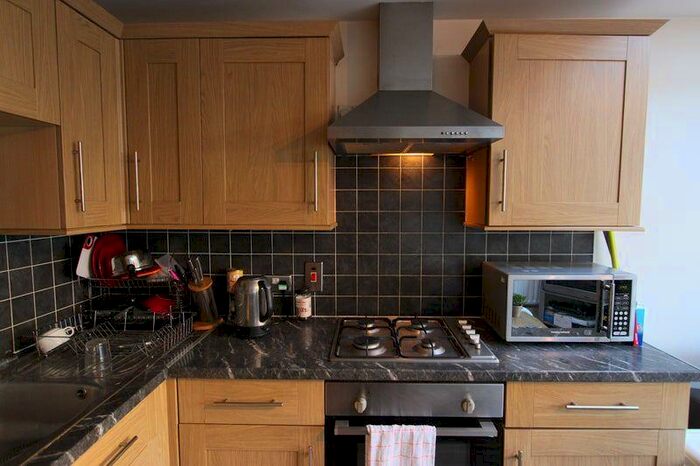 6 Bedroom House To Rent In Willis Road, London, E15