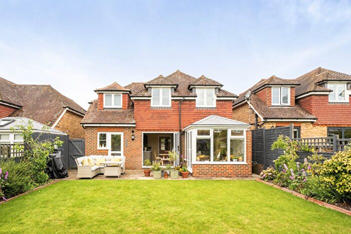 4 Bedroom Detached House For Sale In Queenhythe Crescent, Guildford, GU4