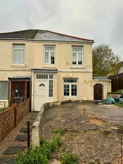 3 Bedroom Semi-Detached House To Rent In Maxton Road, Dover, CT17