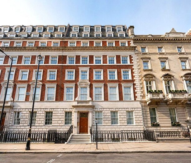 2 Bedroom Flat To Rent In Grosvenor Square, Mayfair, London, W1K