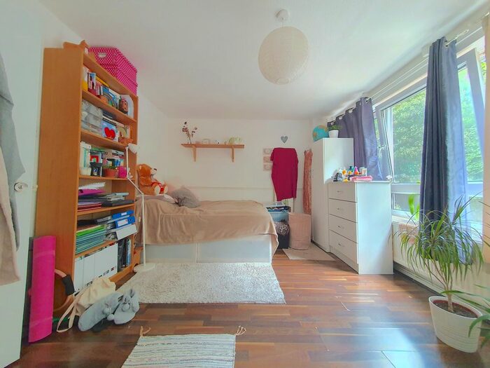 3 Bedroom Maisonette To Rent In Southern Grove, Mile End, London, E3