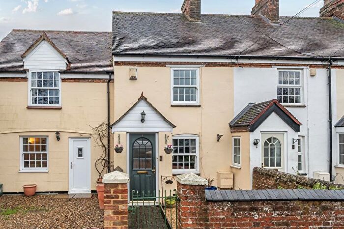 3 Bedroom End Terrace House For Sale In Broughton Crossing, Aylesbury, HP22